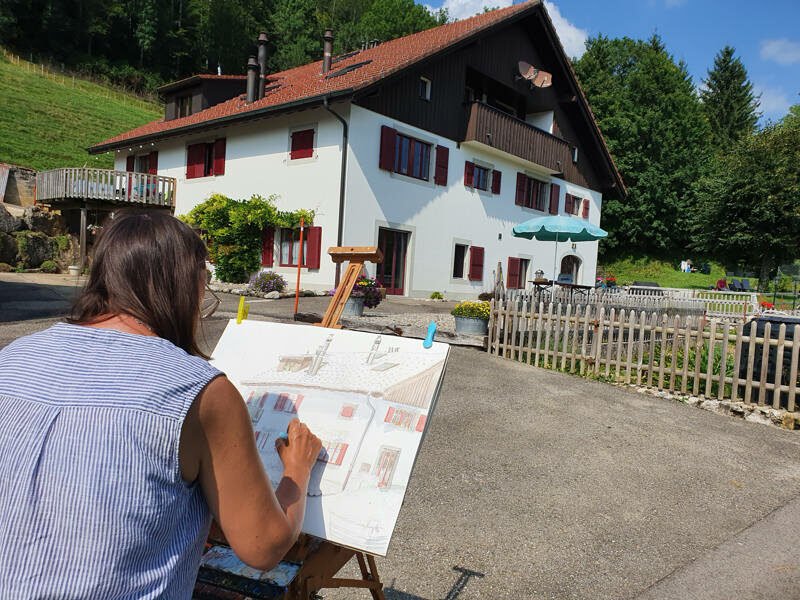 Isabelle Morin zeichnet im Val de Ruz