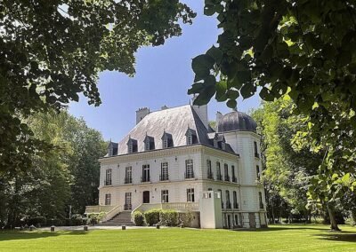 Le château du Bois la Croix et son parc de 80 hectares, domaine privé.